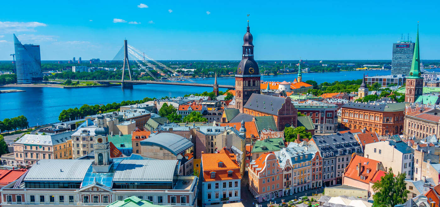 Riga – Blick über die Altstadt und den Dom zum Fluß Daugava